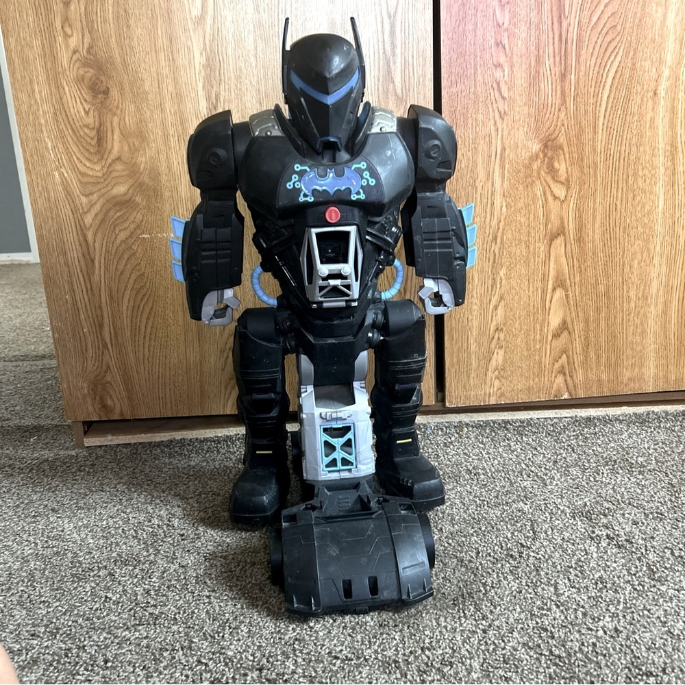 Imaginext DC Super Batman Toy 2-in-1 Robot Playset with Sounds Bat-Tech Batbot